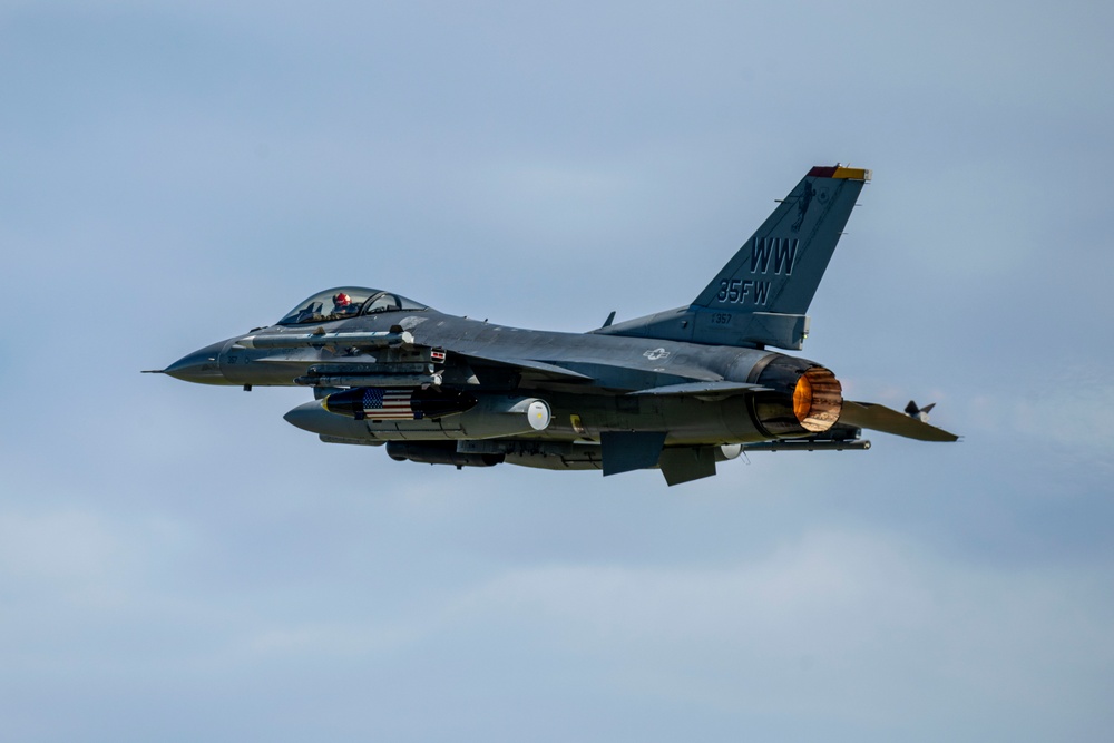 F-16 Fighting Falcons Take Off During REFORPAC 2025