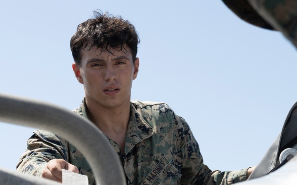 U.S. Marines with HMH-461 and 2nd DSB execute external lifts