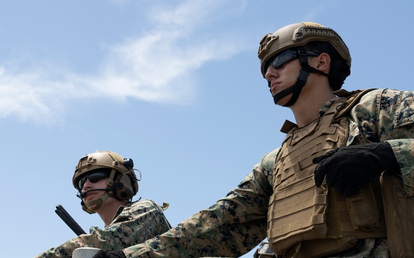 U.S. Marines with HMH-461 and 2nd DSB execute external lifts