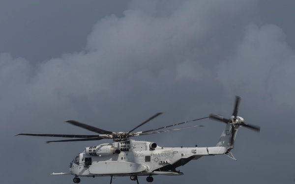 U.S. Marines with HMH-461 and 2nd DSB execute external lifts
