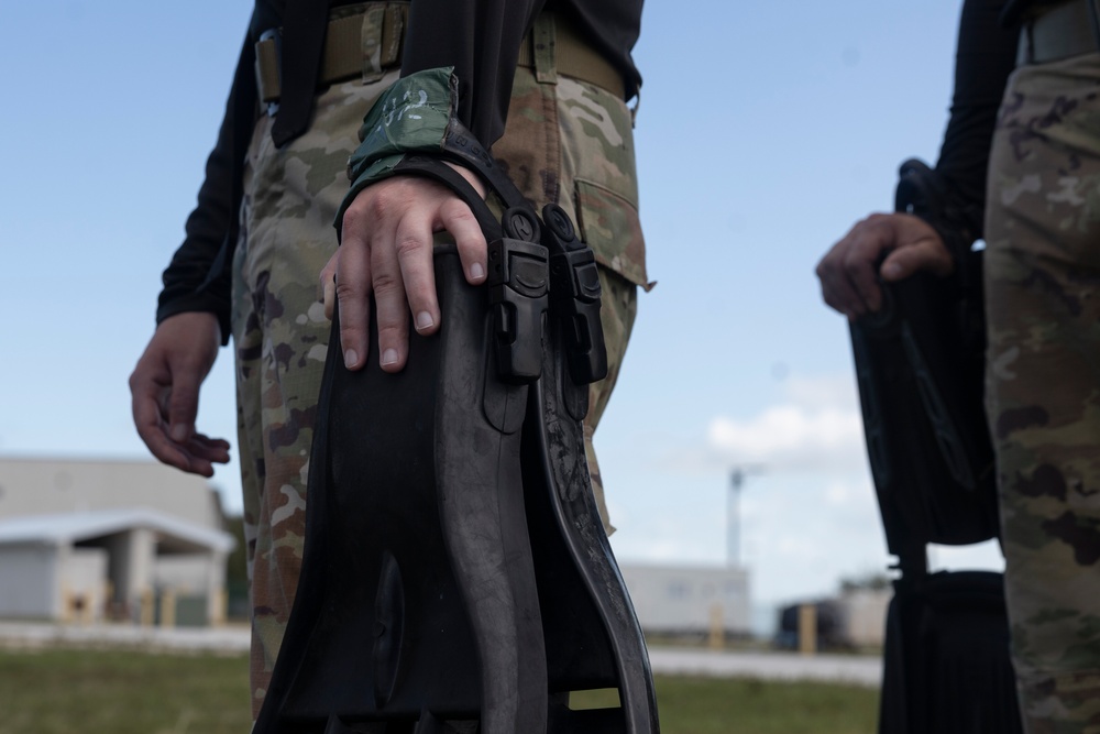 U.S. Marines with 2nd MAW execute external lifts and helocasting alongside U.S. Army Special Warfare Training Group (Airborne)