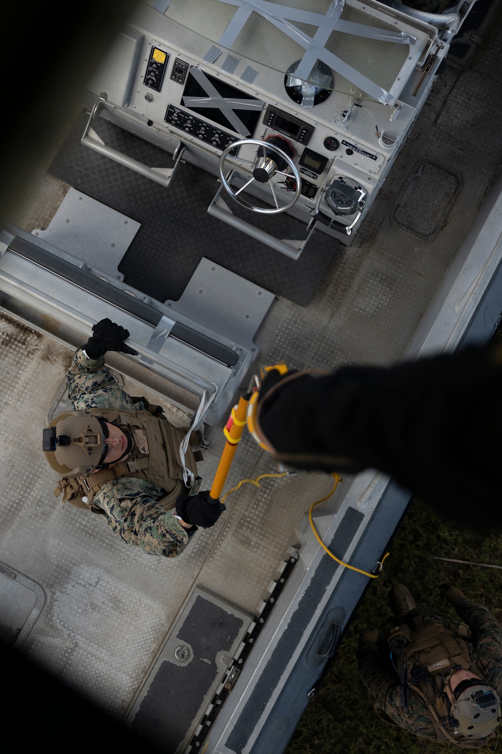 U.S. Marines with 2nd MAW execute external lifts and helocasting alongside U.S. Army Special Warfare Training Group (Airborne)