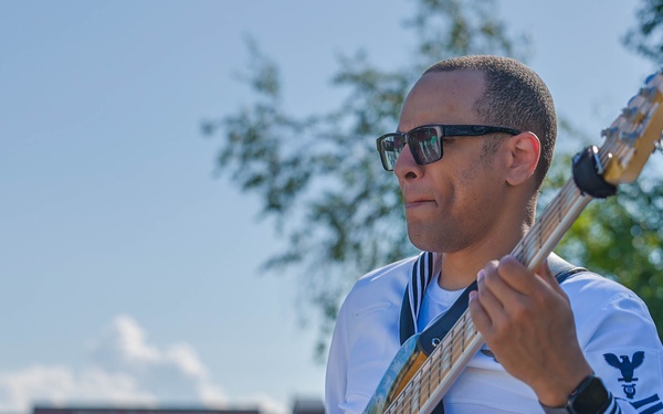 Navy Band Great Lakes Plays at Races Event During Navy Week