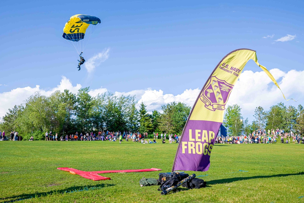 Navy Parachute Team Lands in Duluth for Navy Week