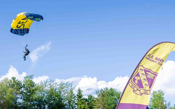 Navy Parachute Team Lands in Duluth for Navy Week