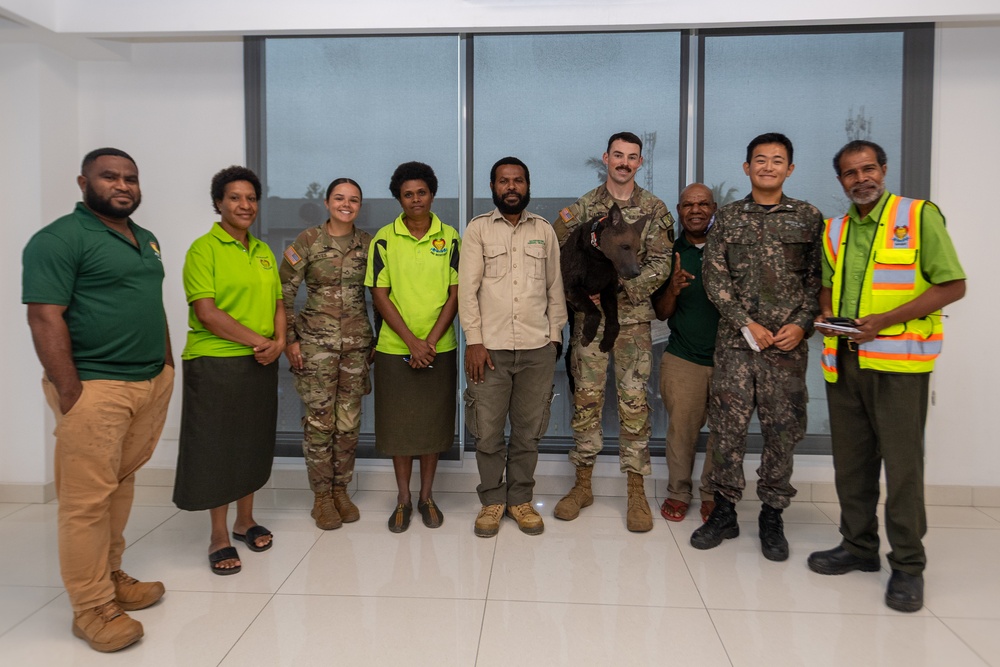 Pacific Partnership 2025 Leaders provide veterinary training in Lae, Papua New Guinea, July 2025