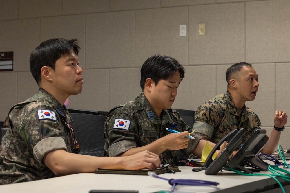 U.S. and ROK Marines strengthen ties in Joint Air Controller training