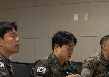 U.S. and ROK Marines strengthen ties in Joint Air Controller training