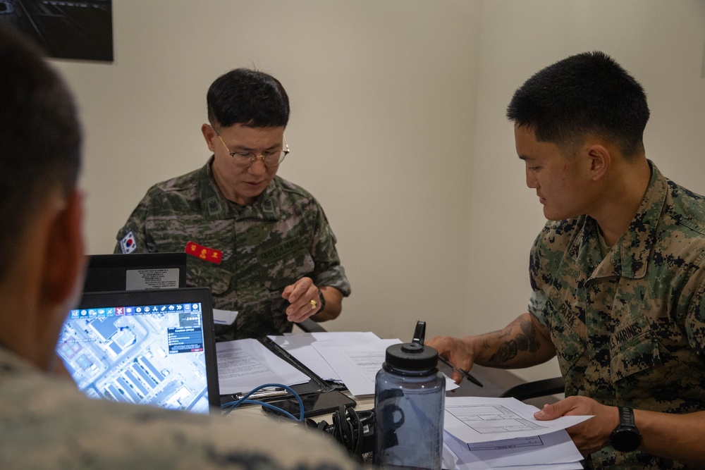 U.S. and ROK Marines strengthen ties in Joint Air Controller training