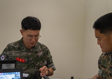 U.S. and ROK Marines strengthen ties in Joint Air Controller training