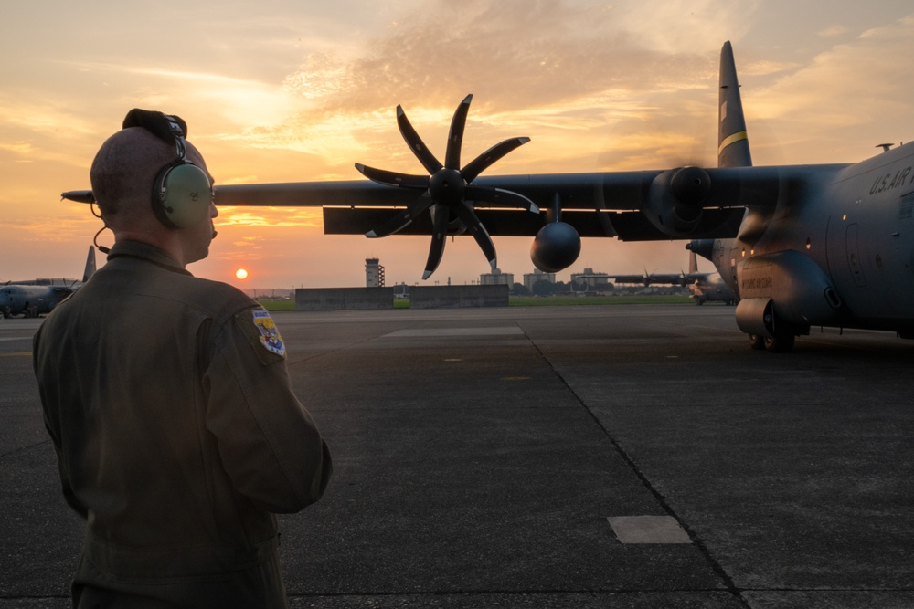 Joint Airdrop Exercise: U.S. Marines and ROK Forces Conduct Training