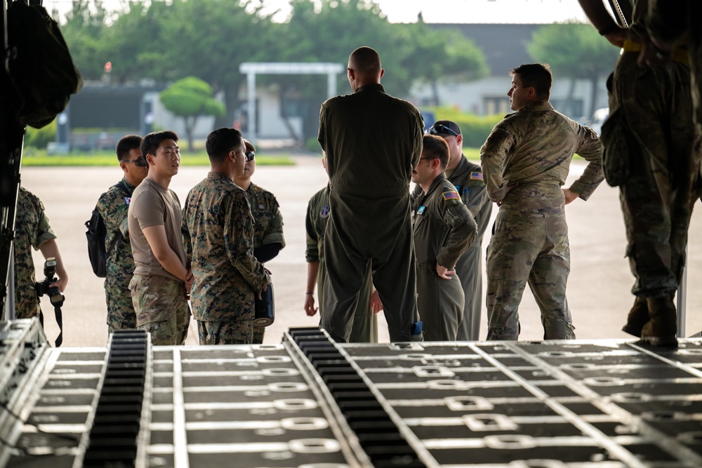 Joint Airdrop Exercise: U.S. Marines and ROK Forces Conduct Training