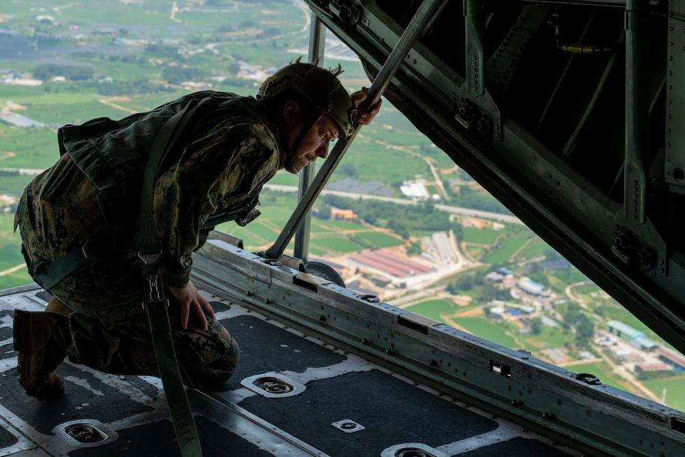 Joint Airdrop Exercise: U.S. Marines and ROK Forces Conduct Training