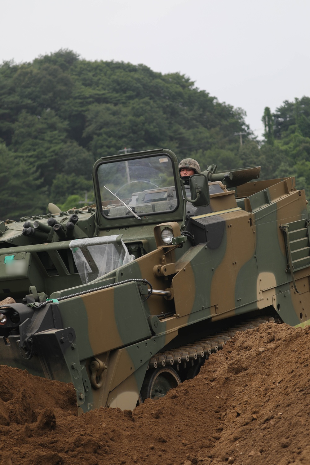2ID’s 11th Engineer Battalion and ROK’s 5th Engineer Brigade strengthen ties in the combined Best Engineer Competition.
