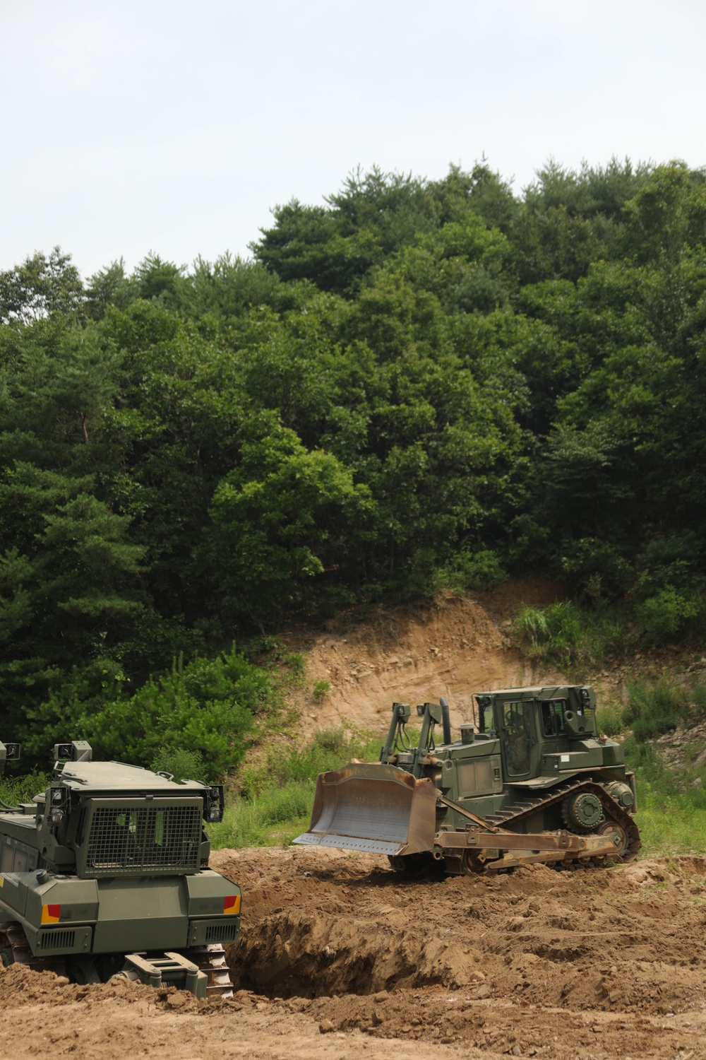 2ID’s 11th Engineer Battalion and ROK’s 5th Engineer Brigade strengthen ties in the combined Best Engineer Competition.