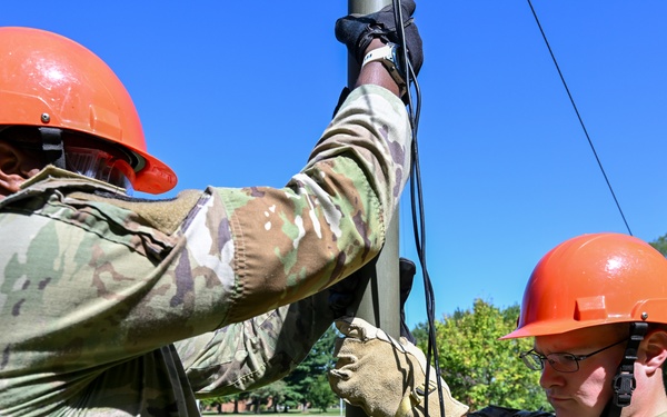 910 CS participate in High-Frequency Skills Competition