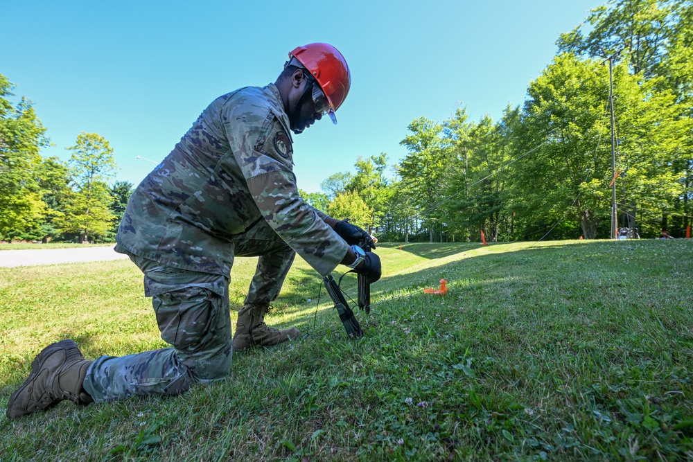 910 CS participate in High-Frequency Skills Competition