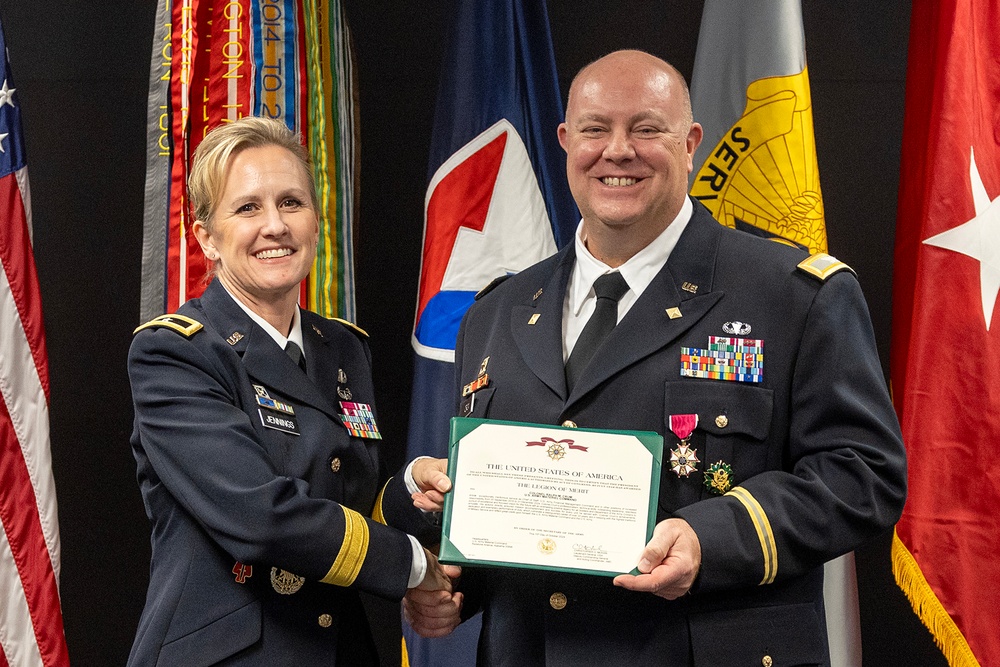 Crum retires from USAFMCOM