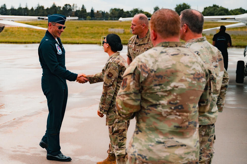 The Thunderbirds arrive at the Wyoming Air National Guard base