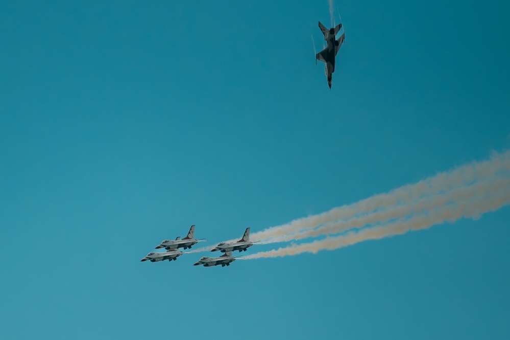 Thunderbirds Air Show Practice