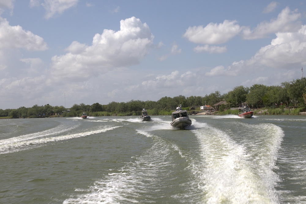 JTF-SB navigates Rio Grande river