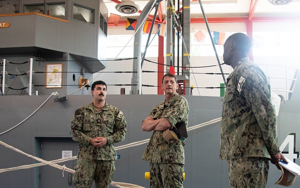 Commander, Naval Education and Training Command (NETC) Visits Surface Warfare Engineering School Command (SWESC) Great Lakes