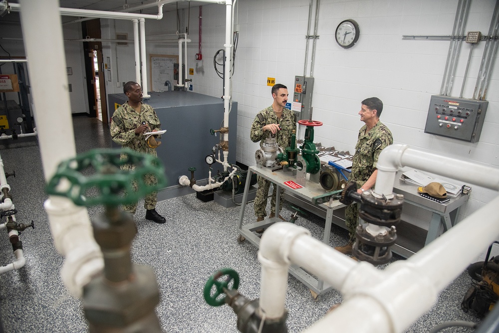 Commander, Naval Education and Training Command (NETC) Visits Surface Warfare Engineering School Command (SWESC) Great Lakes