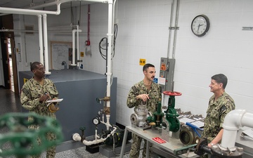 Commander, Naval Education and Training Command (NETC) Visits Surface Warfare Engineering School Command (SWESC) Great Lakes