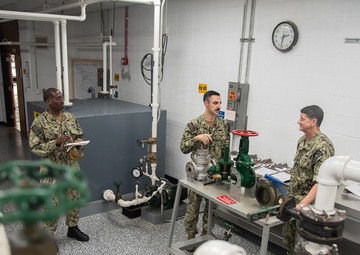 Commander, Naval Education and Training Command (NETC) Visits Surface Warfare Engineering School Command (SWESC) Great Lakes