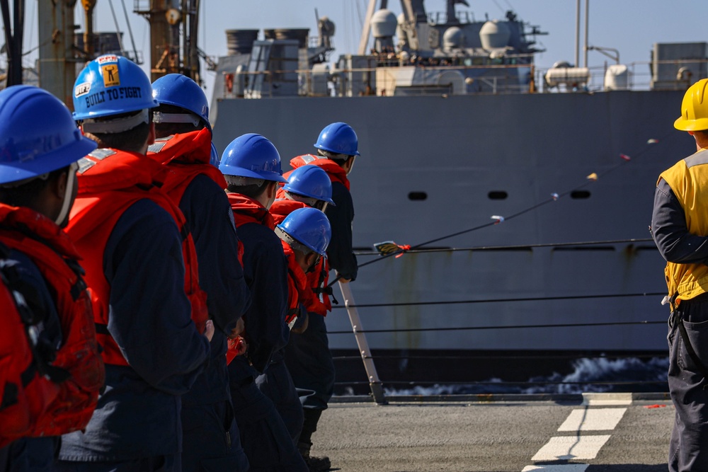 USS Mahan (DDG 72) Replenishment-at-Sea with USNS Laramie (T-AO 203)