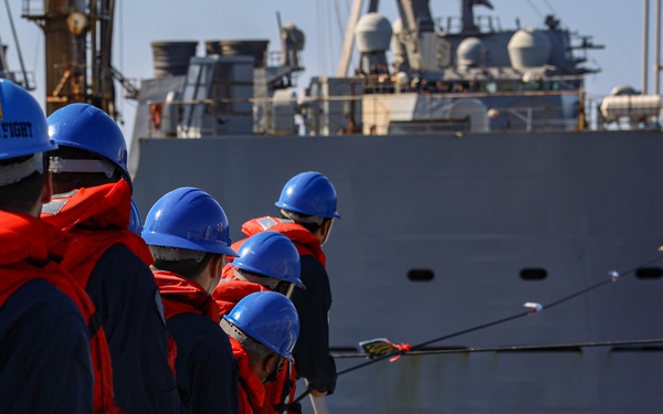 USS Mahan (DDG 72) Replenishment-at-Sea with USNS Laramie (T-AO 203)