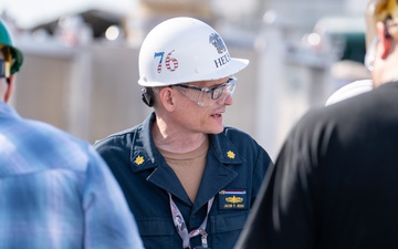 Reagan Sailor gives PSNS workers tour