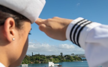 USS Carl Vinson arrives in Pearl Harbor for a scheduled port visit