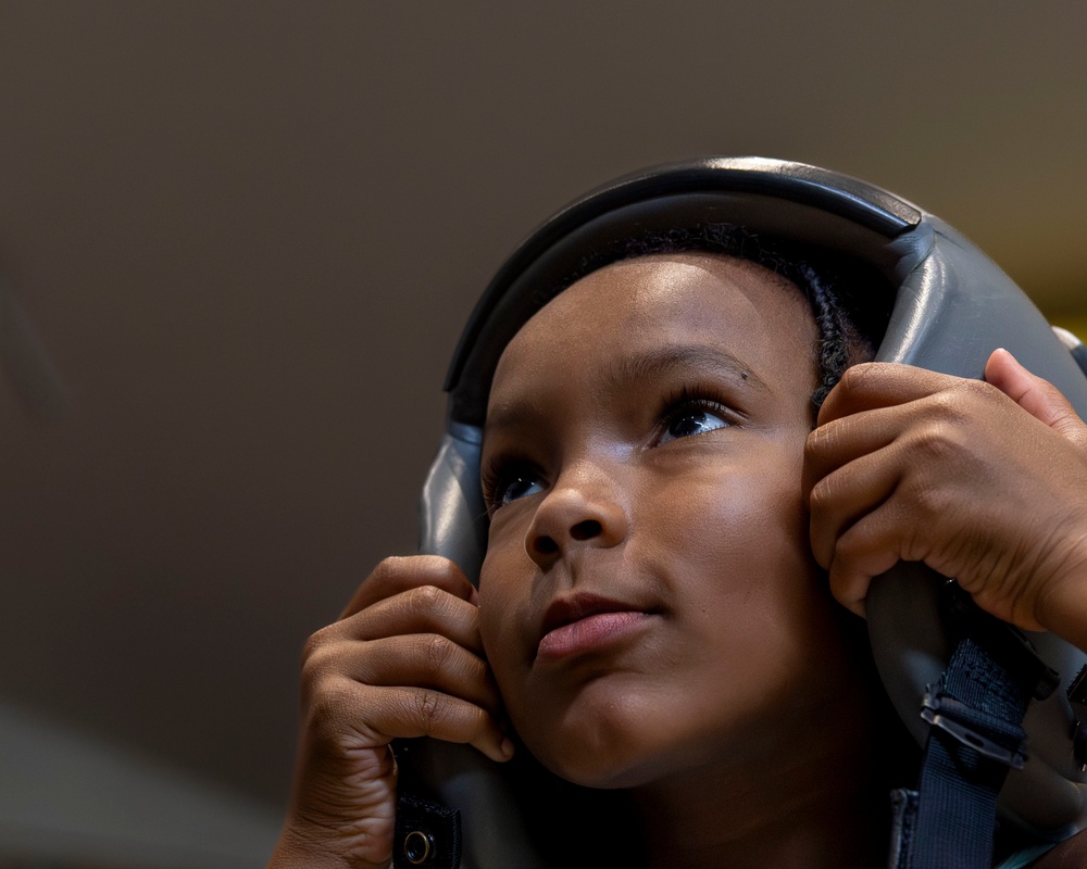 Inspiring the Next Generation: F-22 Team Connects with Milwaukee Youth