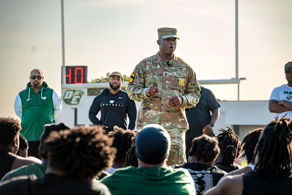 III Armored Corps Soldiers provide DeSoto High School students with a BCT Team-Building Experience
