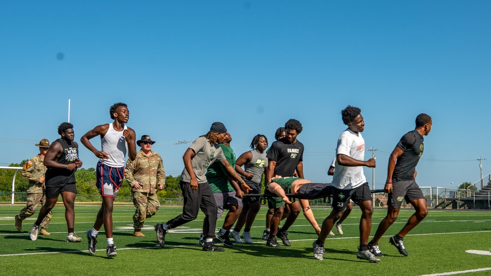 III Armored Corps Soldiers provide DeSoto High School students with a BCT Team-Building Experience