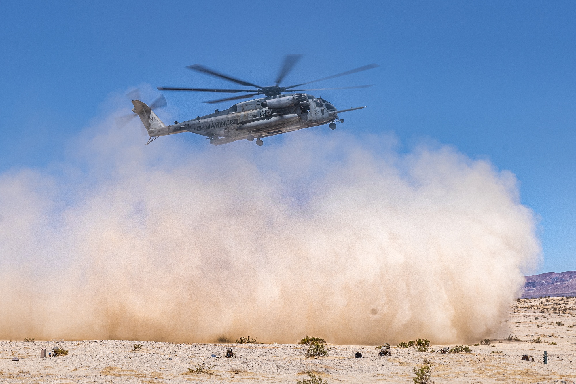 ミリタリー Desert Scorpion Helicopter & Desert Jeep Desert Scorpion Helicopter & Desert Jeep