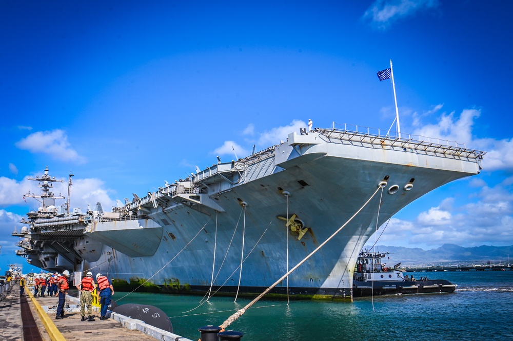 USS Carl Vinson arrives on Joint Base Pearl Harbor-Hickam