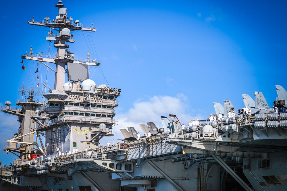 USS Carl Vinson arrives on Joint Base Pearl Harbor-Hickam