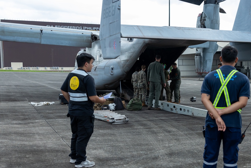 MRF-D assists with urgent lifesaving support to the Philippines