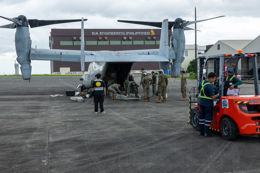 MRF-D assists with urgent lifesaving support to the Philippines