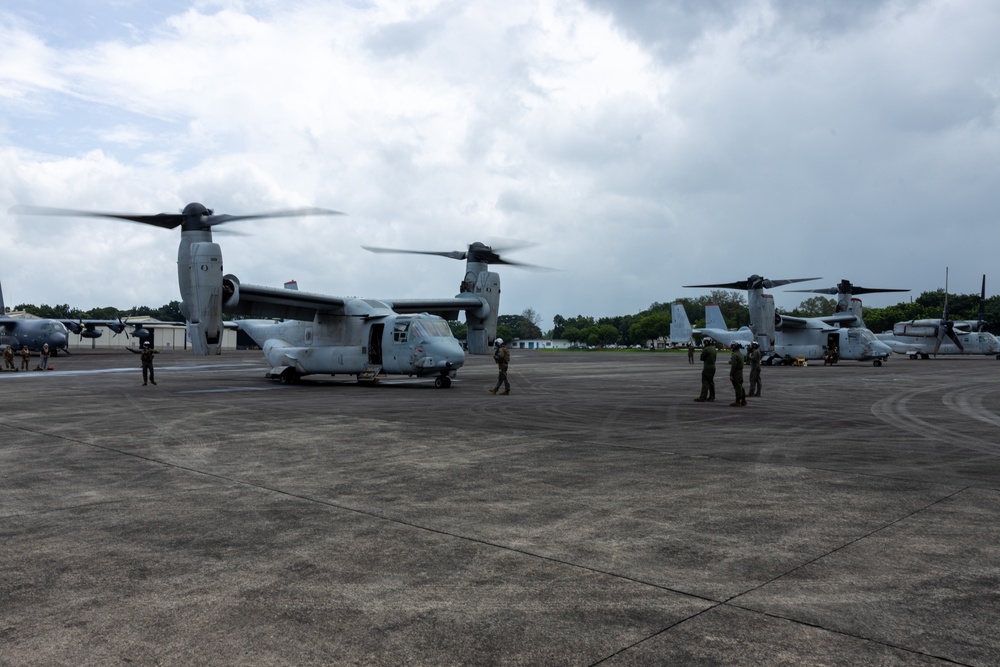 MRF-D assists with urgent lifesaving support to the Philippines