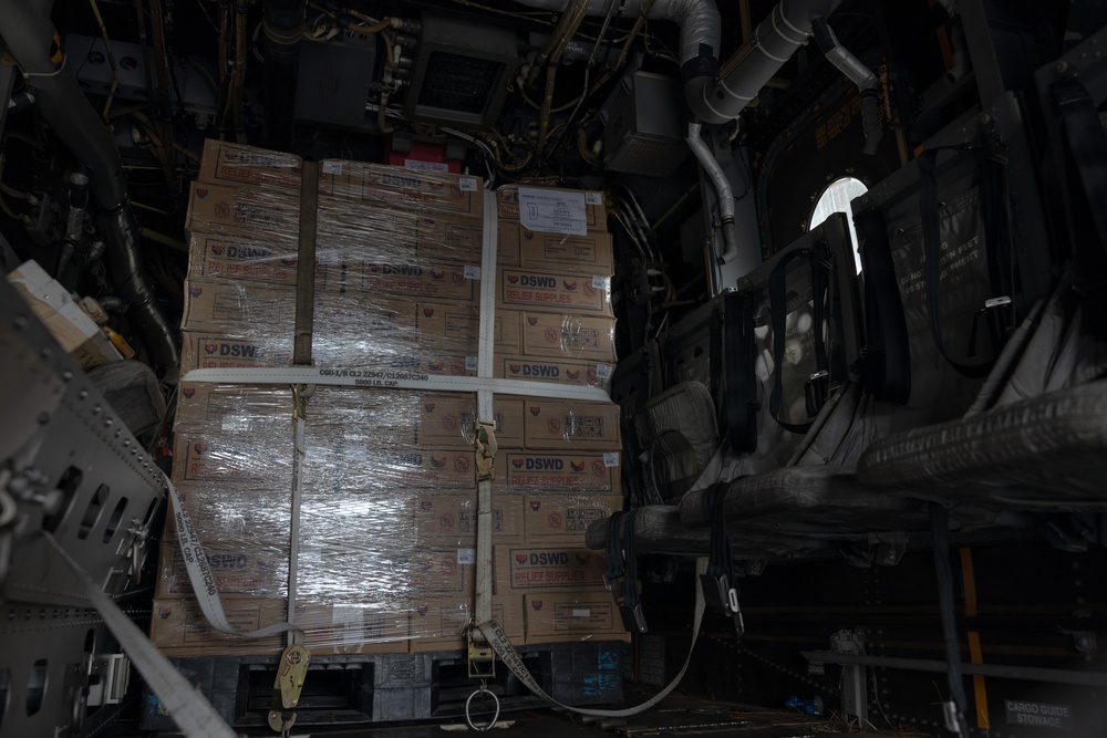 MRF-D assists with urgent lifesaving support to the Philippines