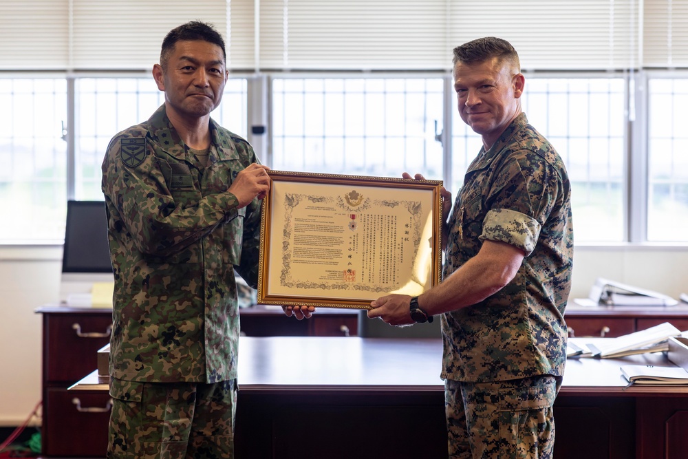 Japan Ground Self-Defense Force presents certificate of appreciation to U.S. Marine Corps 3D Marine Expeditionary Brigade commanding general