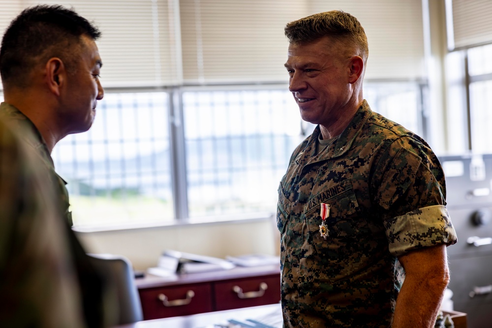 Japan Ground Self-Defense Force presents certificate of appreciation to U.S. Marine Corps 3D Marine Expeditionary Brigade commanding general