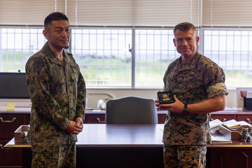 Japan Ground Self-Defense Force presents certificate of appreciation to U.S. Marine Corps 3D Marine Expeditionary Brigade commanding general
