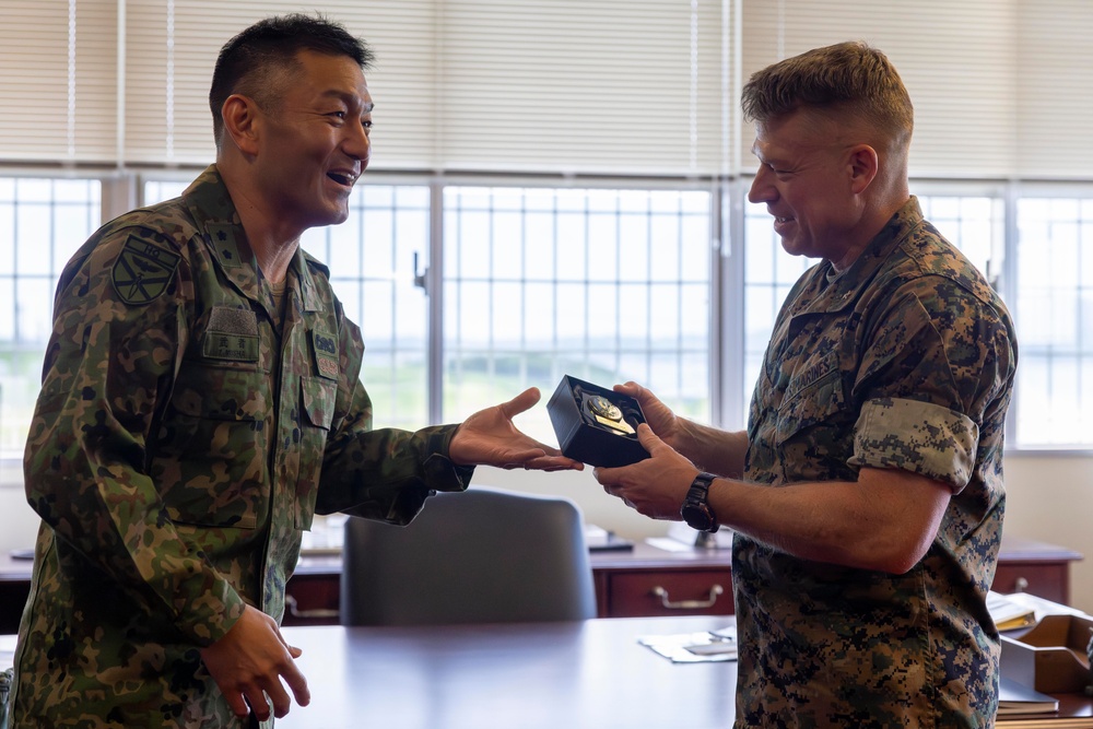 Japan Ground Self-Defense Force presents certificate of appreciation to U.S. Marine Corps 3D Marine Expeditionary Brigade commanding general