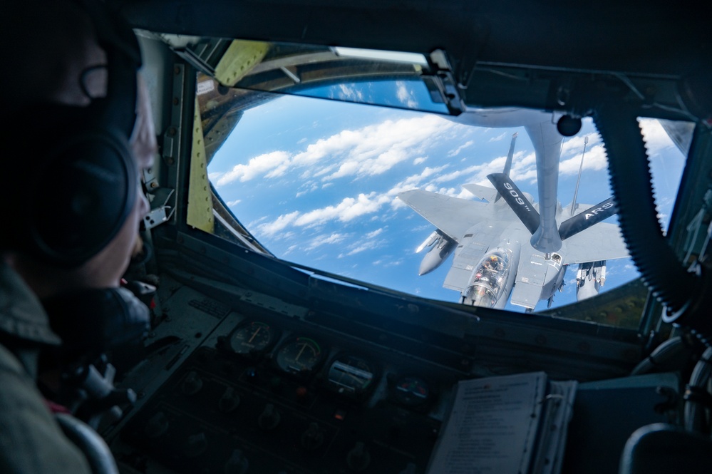 909th ARS fuels Rocketeers over the Pacific