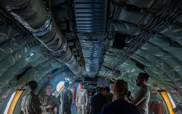 Team Andersen hosts Pet the Jet during REFORPAC 2025