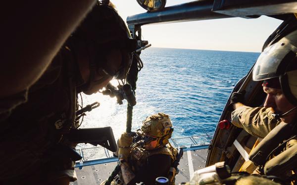 EODMU 5 and HSC-12 Conduct Fast-rope Exercises with USNS Alan Shepard